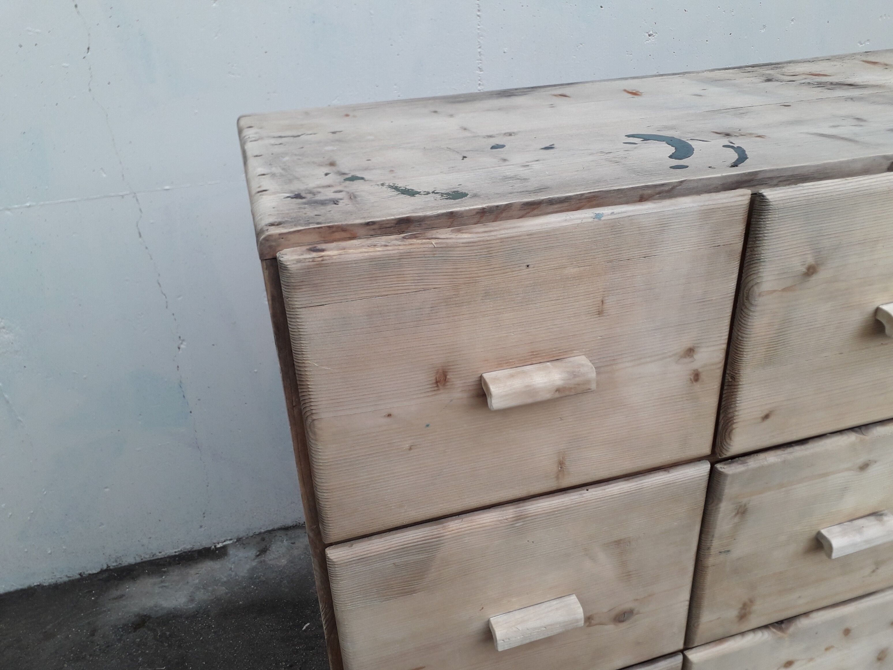 Trade cabinet with drawers