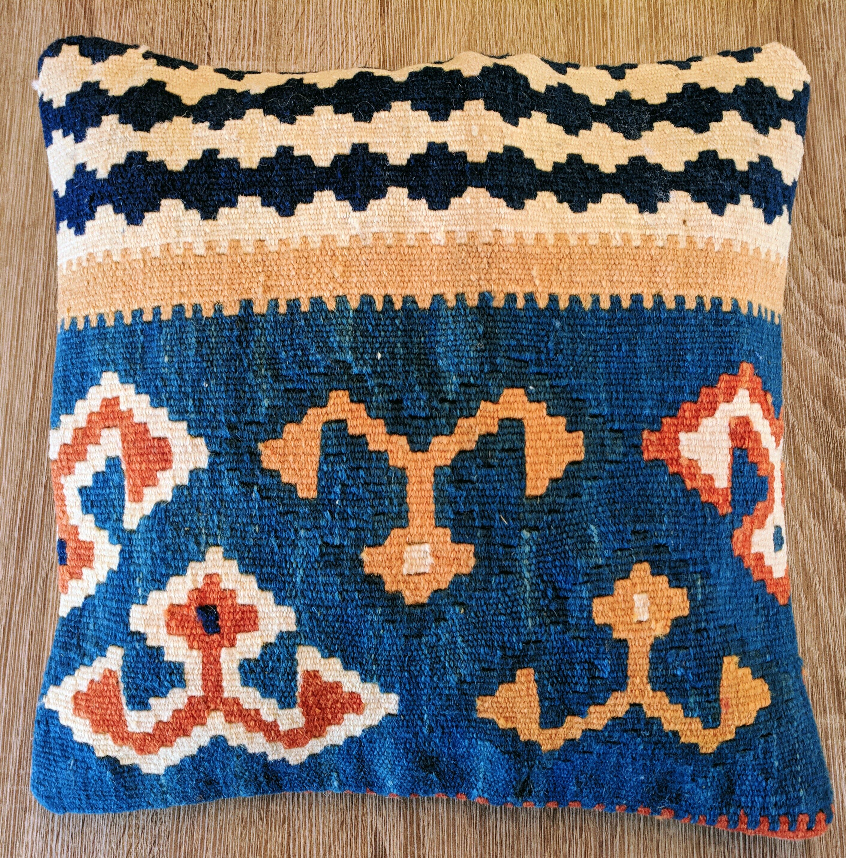 Coussins kilim d'origine iranienne