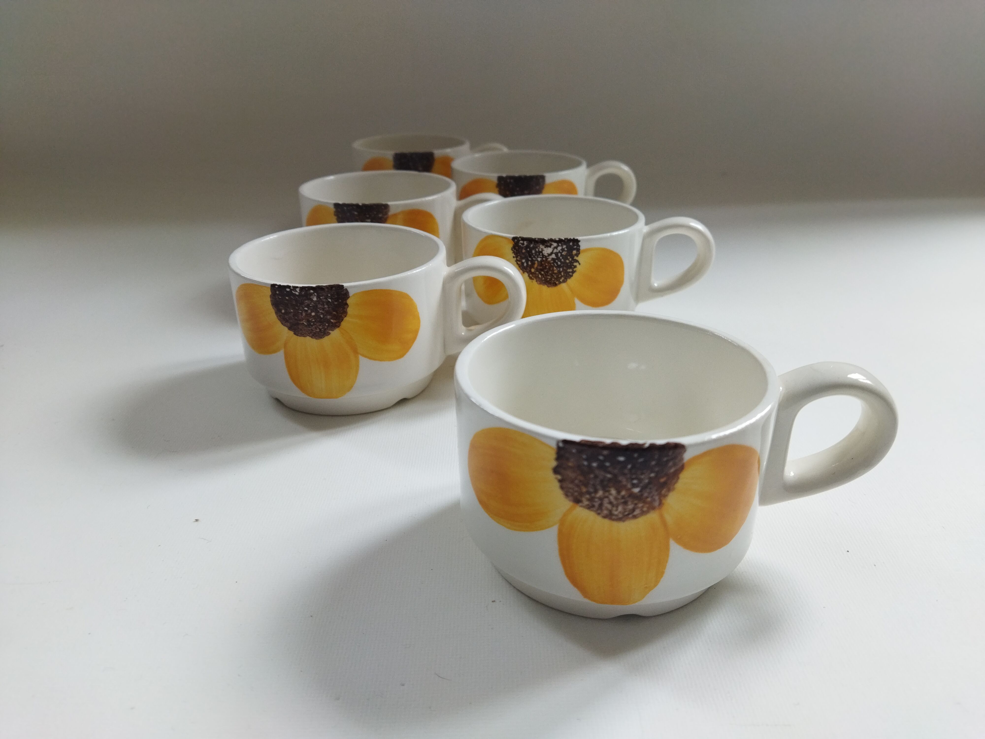 6 vintage cups 1970s