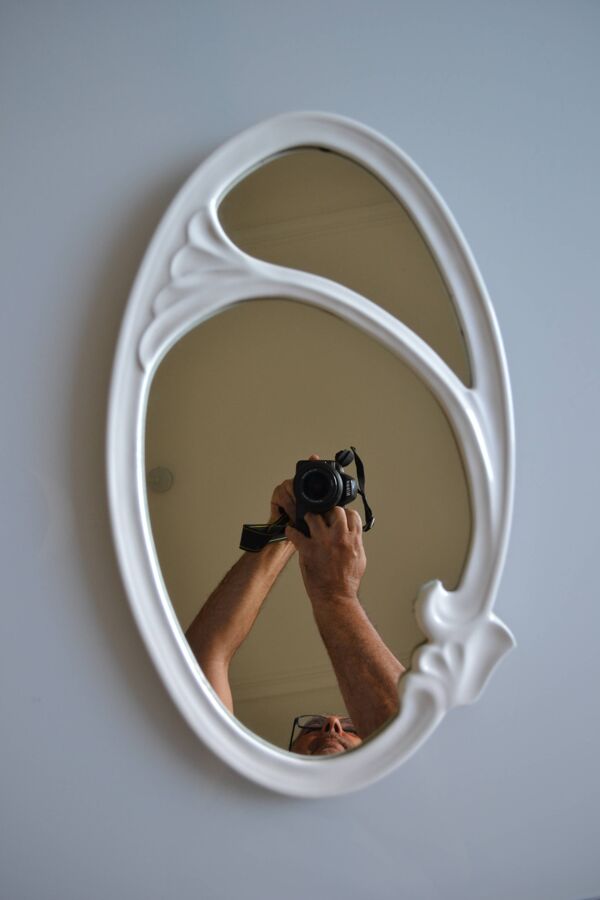 Miroir ovale style art nouveau Jugendstil en fonte de fer émaillée 49 x 29