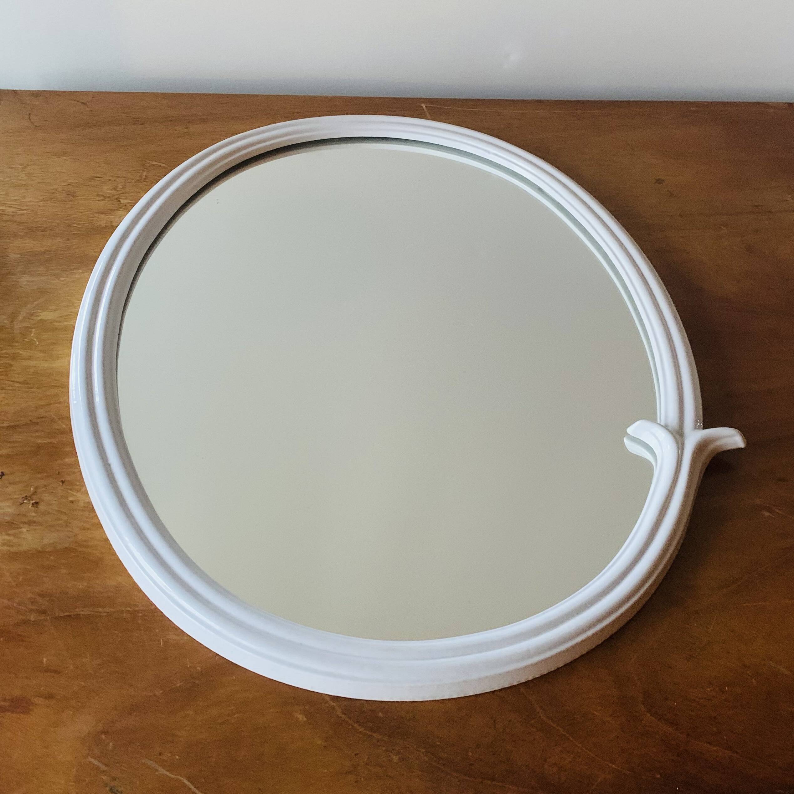 Oval mirror in vintage enameled white cast iron