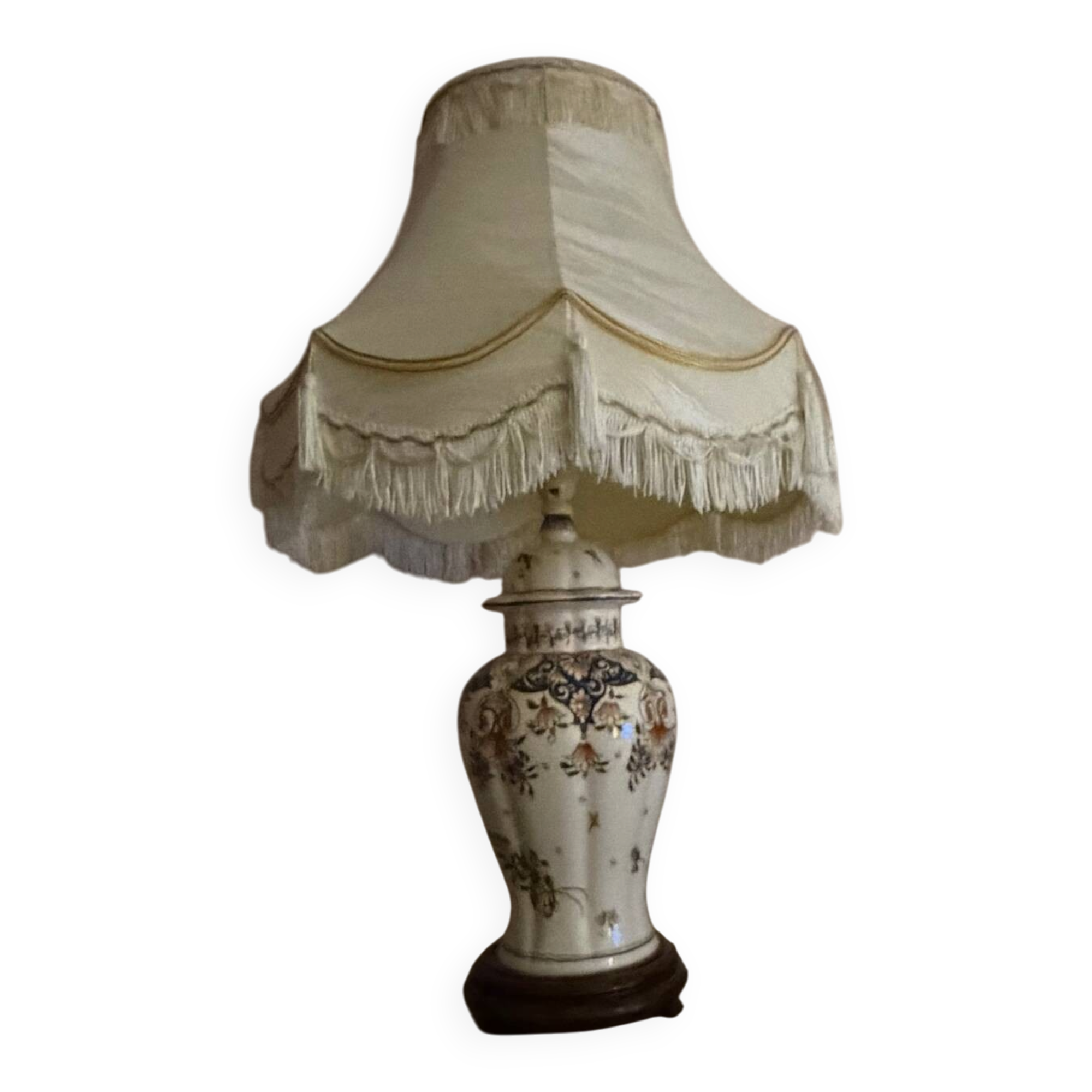 Very large ceramic lamp from Gien with a beautiful lampshade.