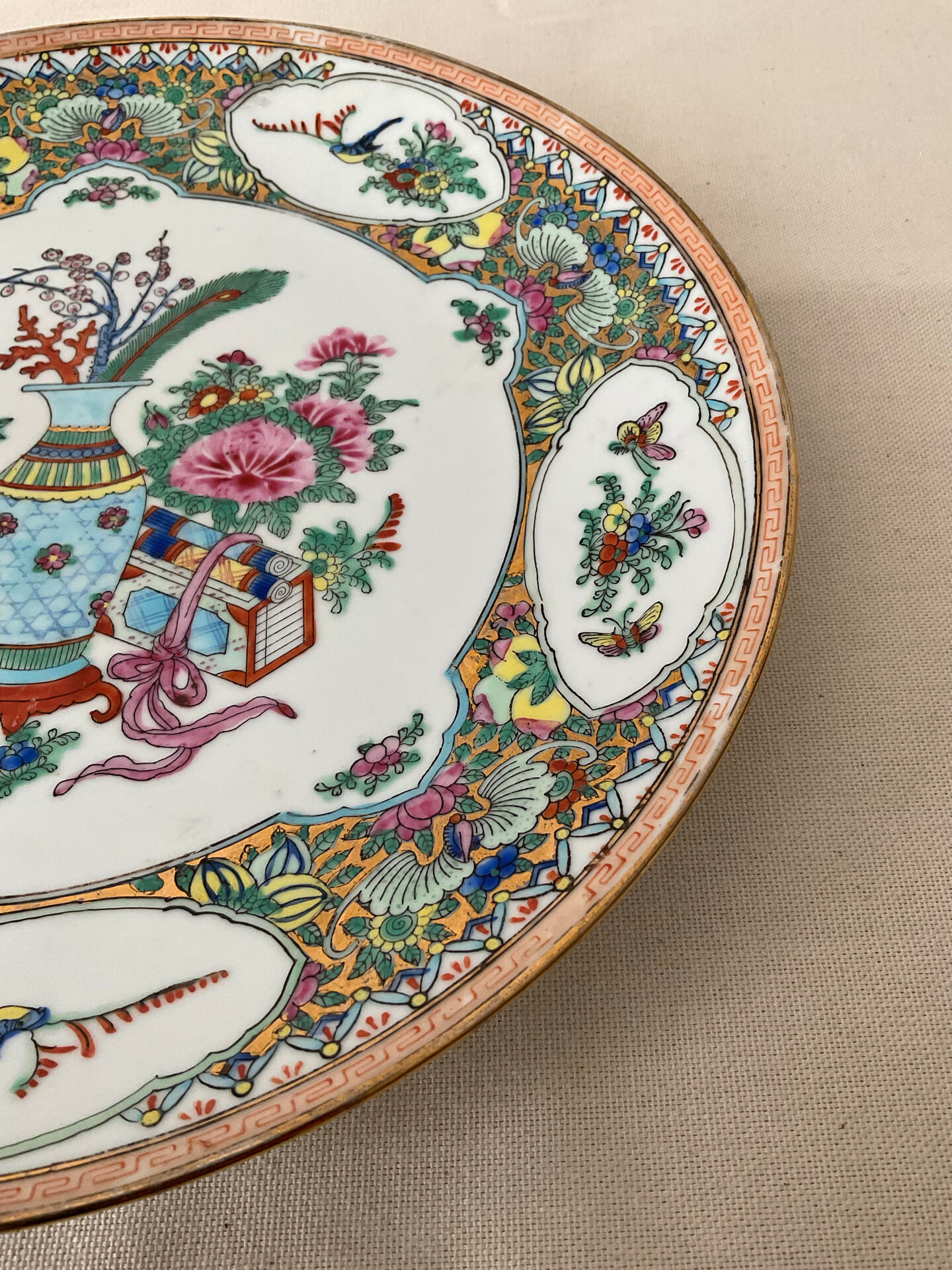 Decorative porcelain plate in Chinese style