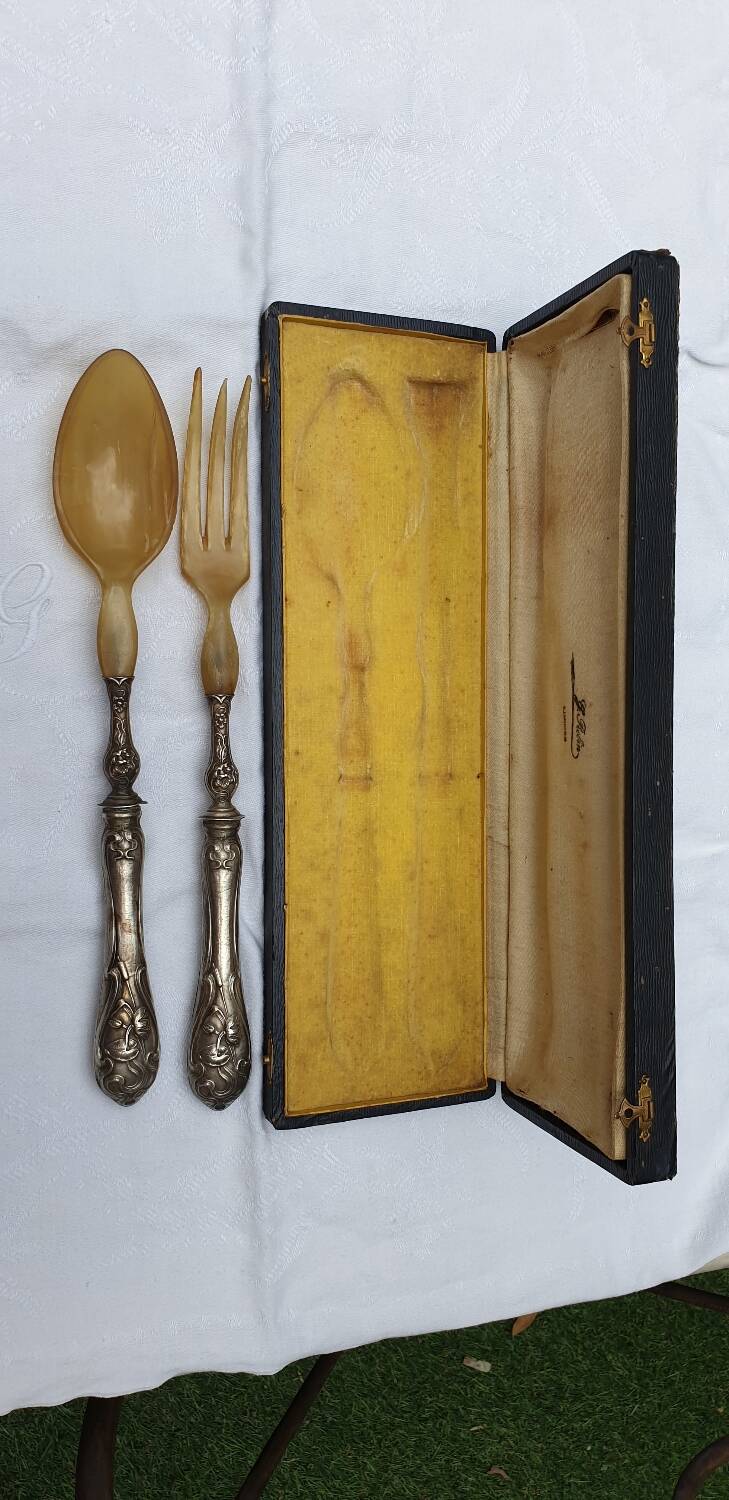 Art Nouveau salad servers in horn and silver metal