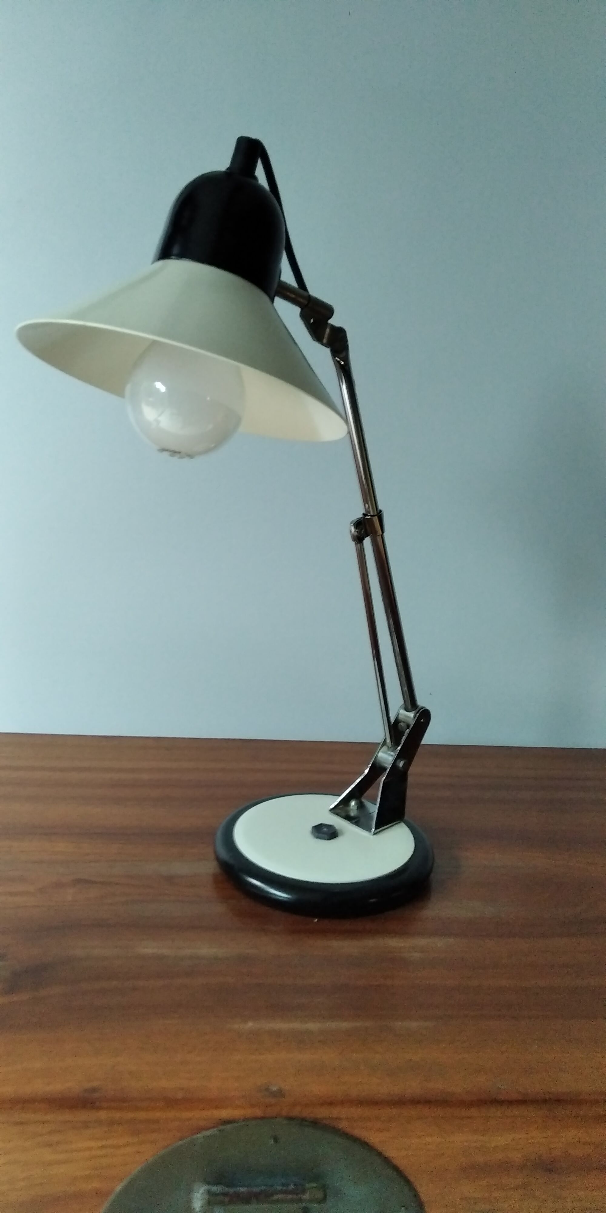 Desk/bedside lamp