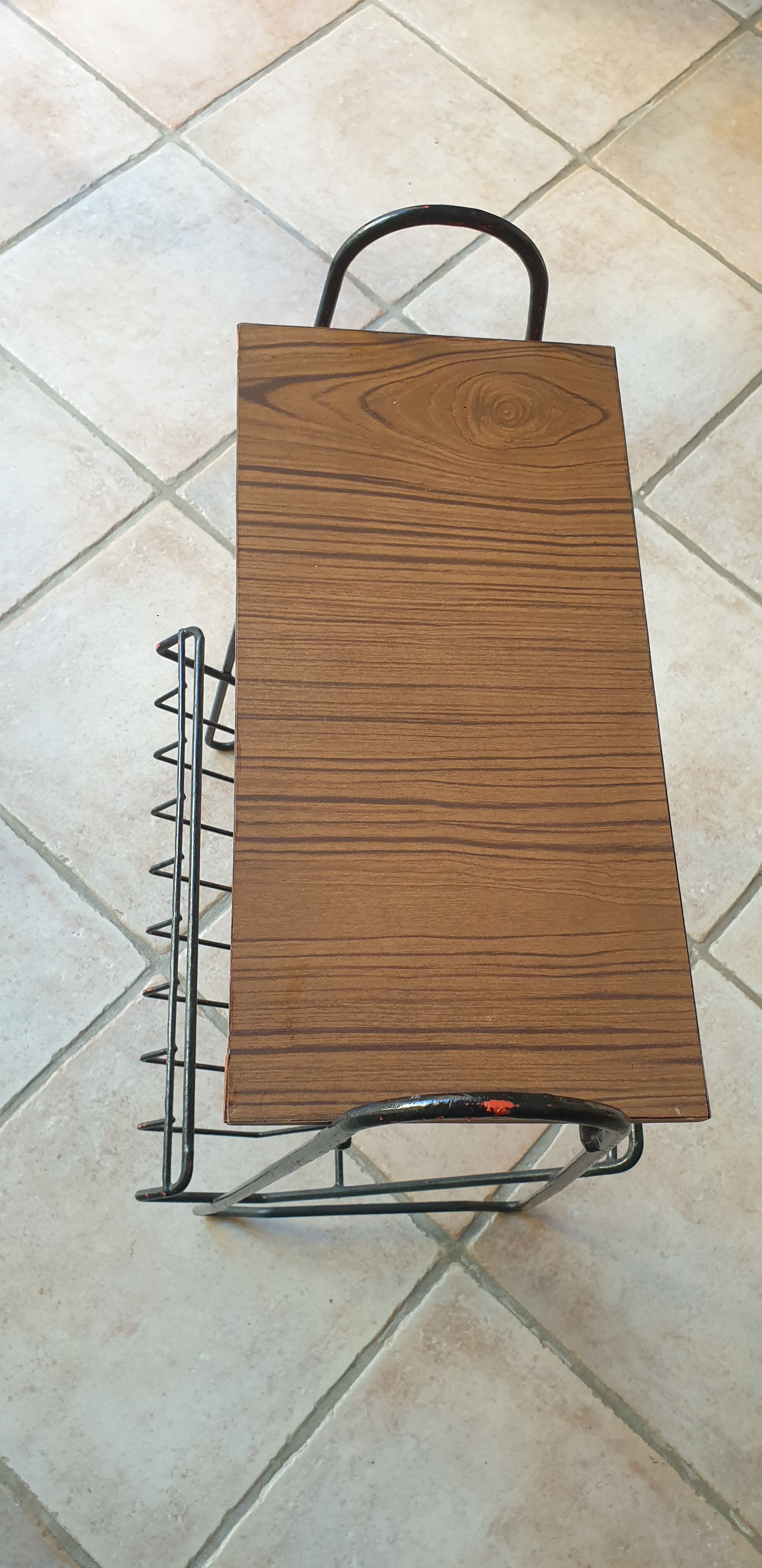 VINTAGE MAGAZINE HOLDER/END OF CANAPE
