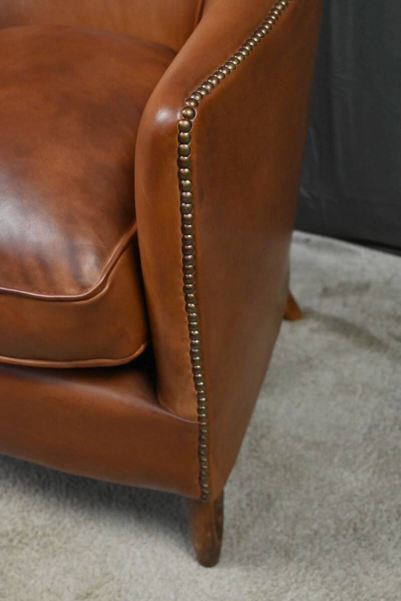 Solange club armchair in sheepskin leather.