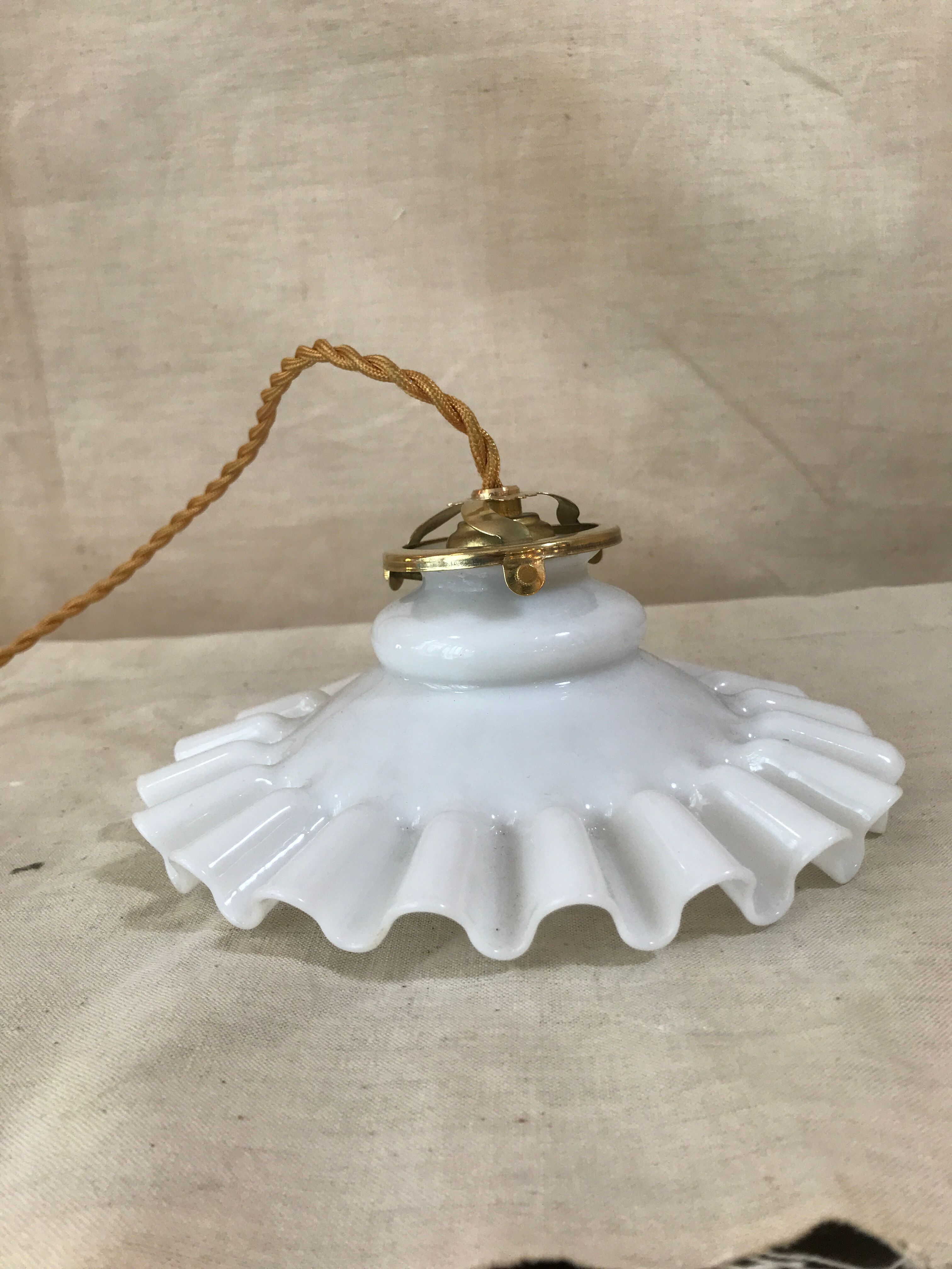 Suspension ancien opaline pâte de verre plissé blanche 1940 Vintage