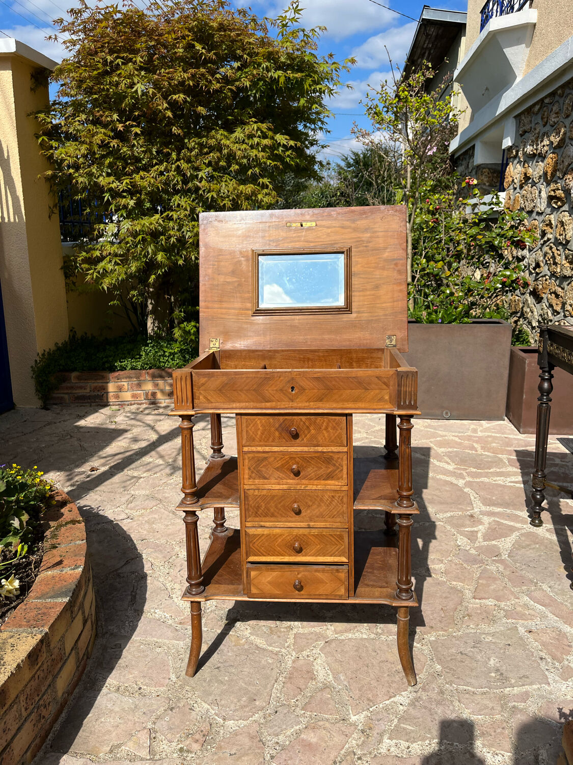 Art nouveau hairdresser