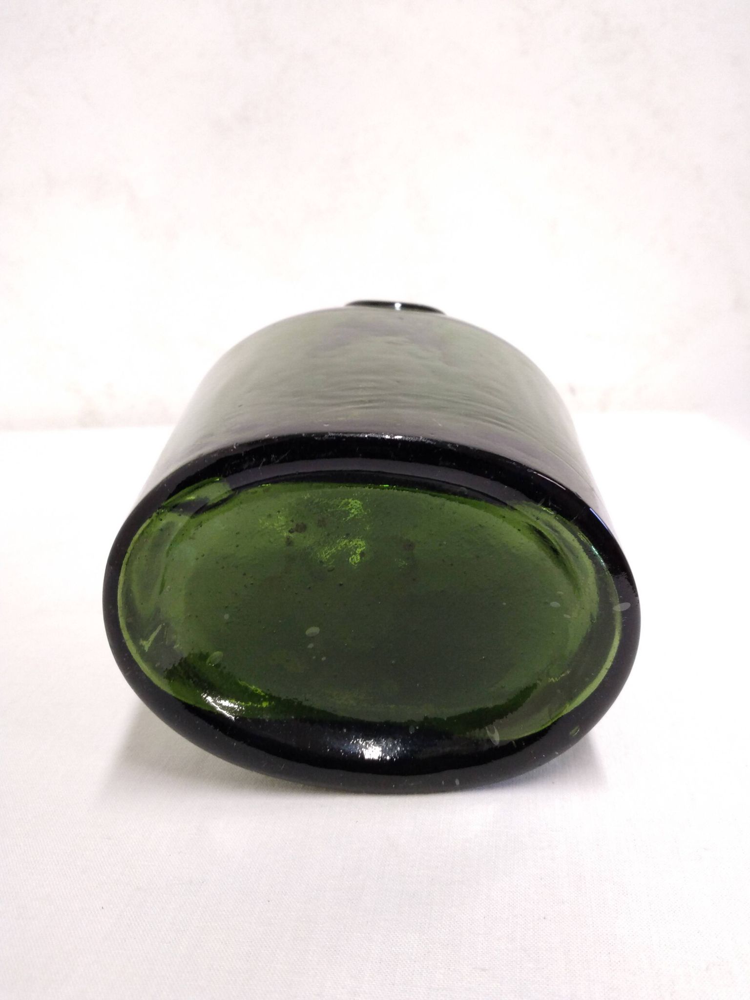 Bouteille en verre soufflé ancienne