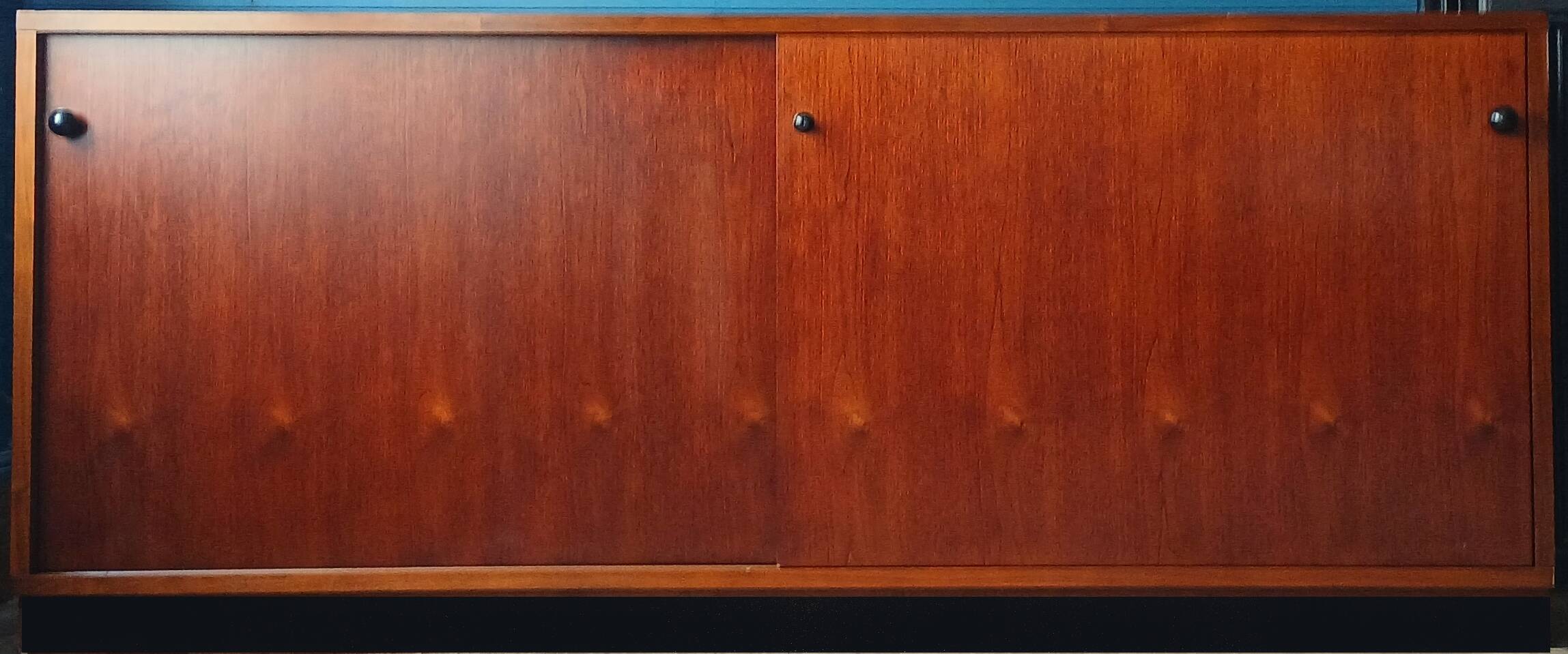 Enfilade with 2 sliding doors in the spirit of Osvaldo Borsani for Tecno. 60s.