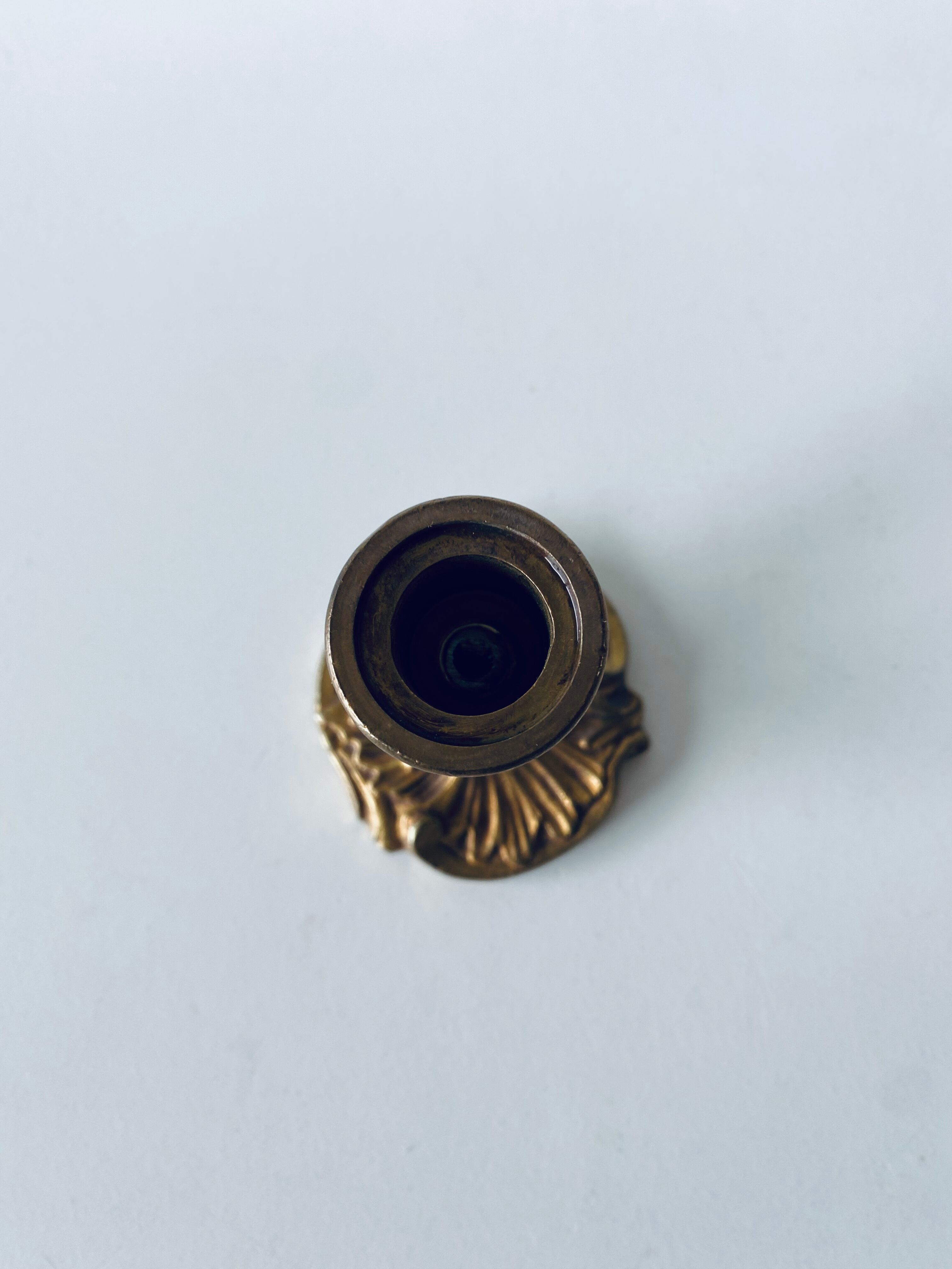 Bougeoir classique ancien en bronze doré