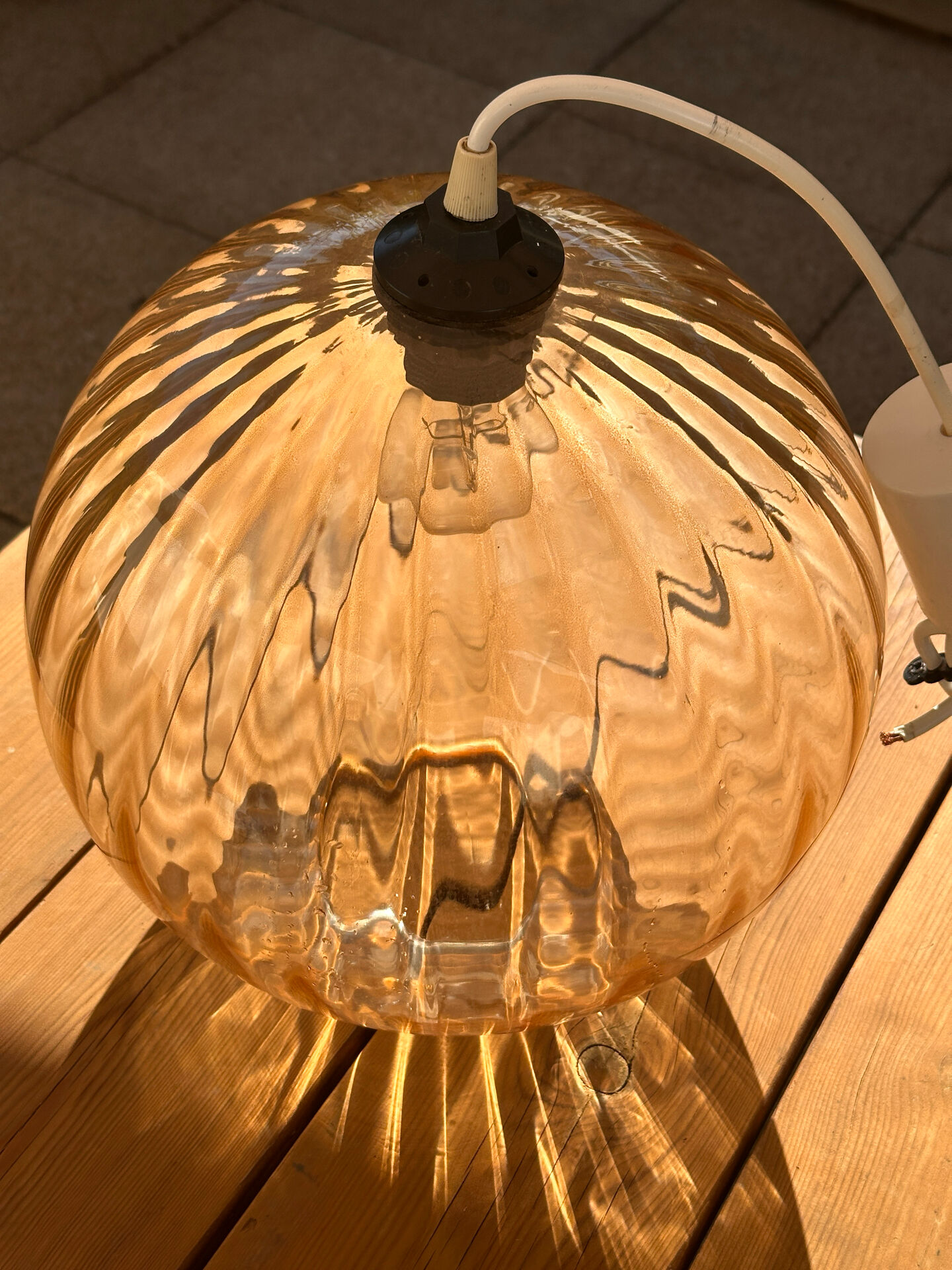 Suspension Boule en verre texturé ambré 29 cm