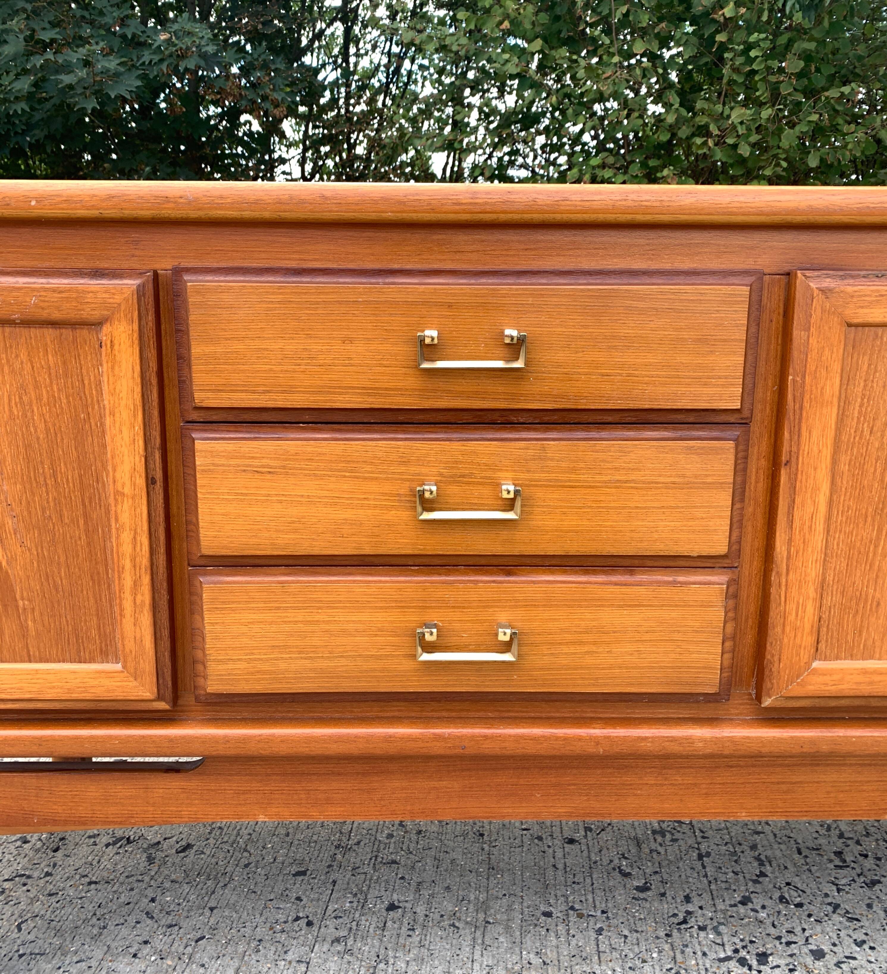 Teak enfilade from the 1970s by the English brand William Laurence.