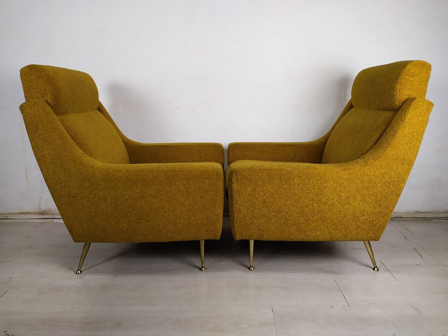 Fauteuils en velours moutarde, 1960