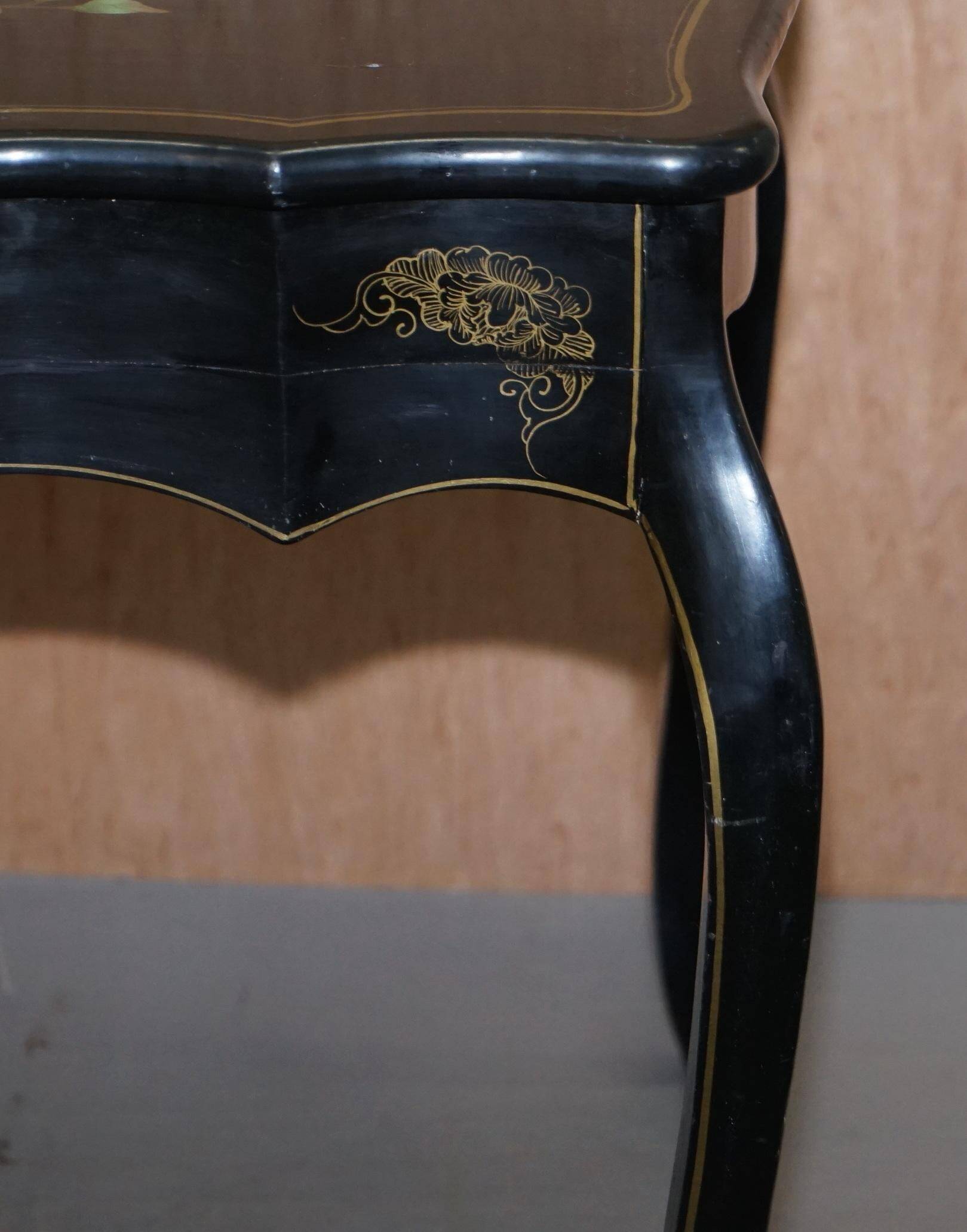 Bureau d'écriture vintage peint polychrome laqué noir avec oiseaux et fleurs