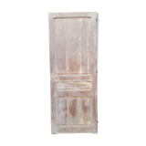 Old moulded separation door