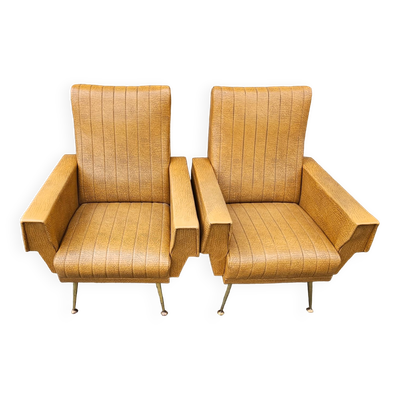 Paire fauteuils skaï moutarde, pieds laiton