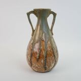 Vase en céramique en forme d'amphore antique