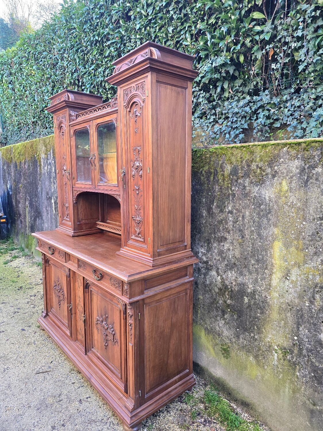 Important two-body buffet in carved walnut – Renaissance style
