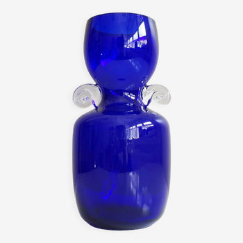 Vase sculptural en verre bleu cobalt art du verre postmoderne