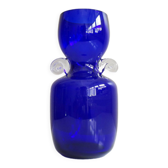Vase sculptural en verre bleu cobalt art du verre postmoderne