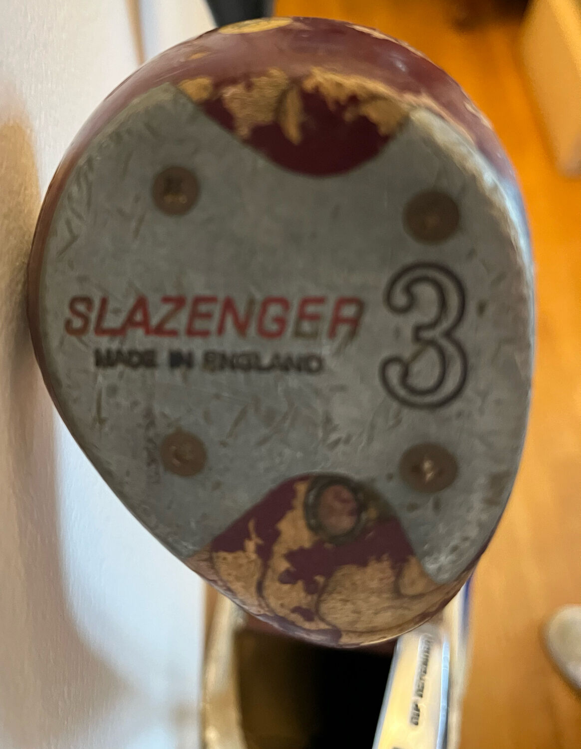 Golf bag filled with 5 vintage clubs