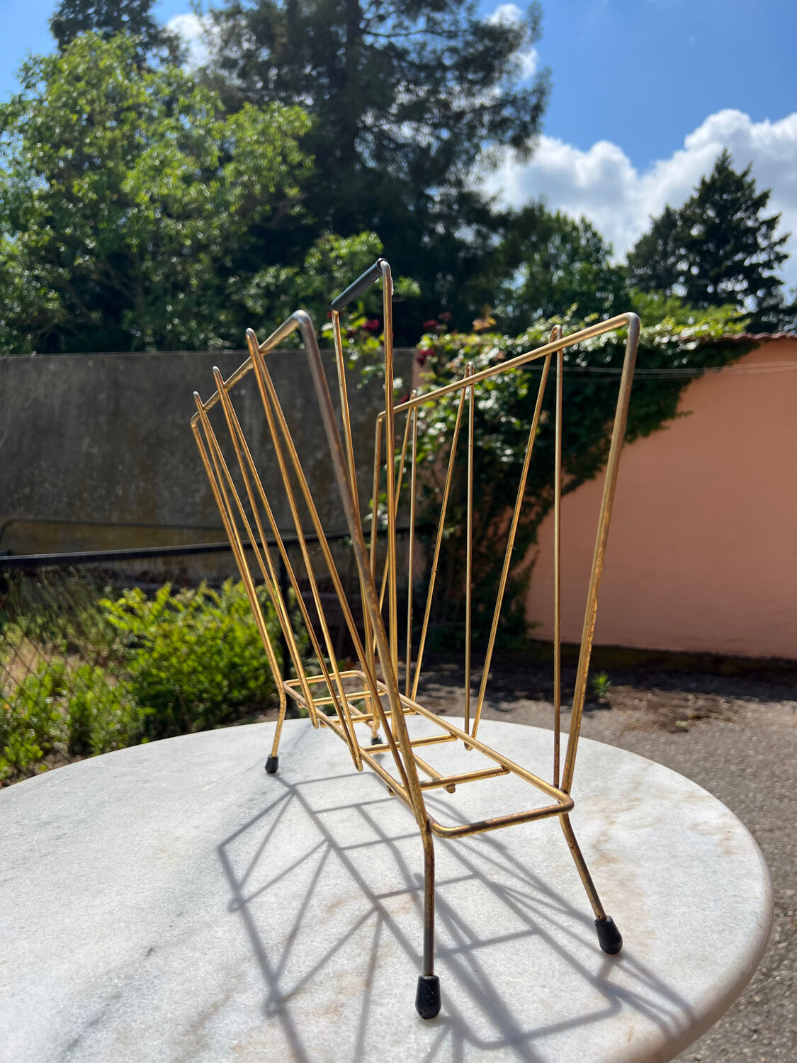 Design magazine holder