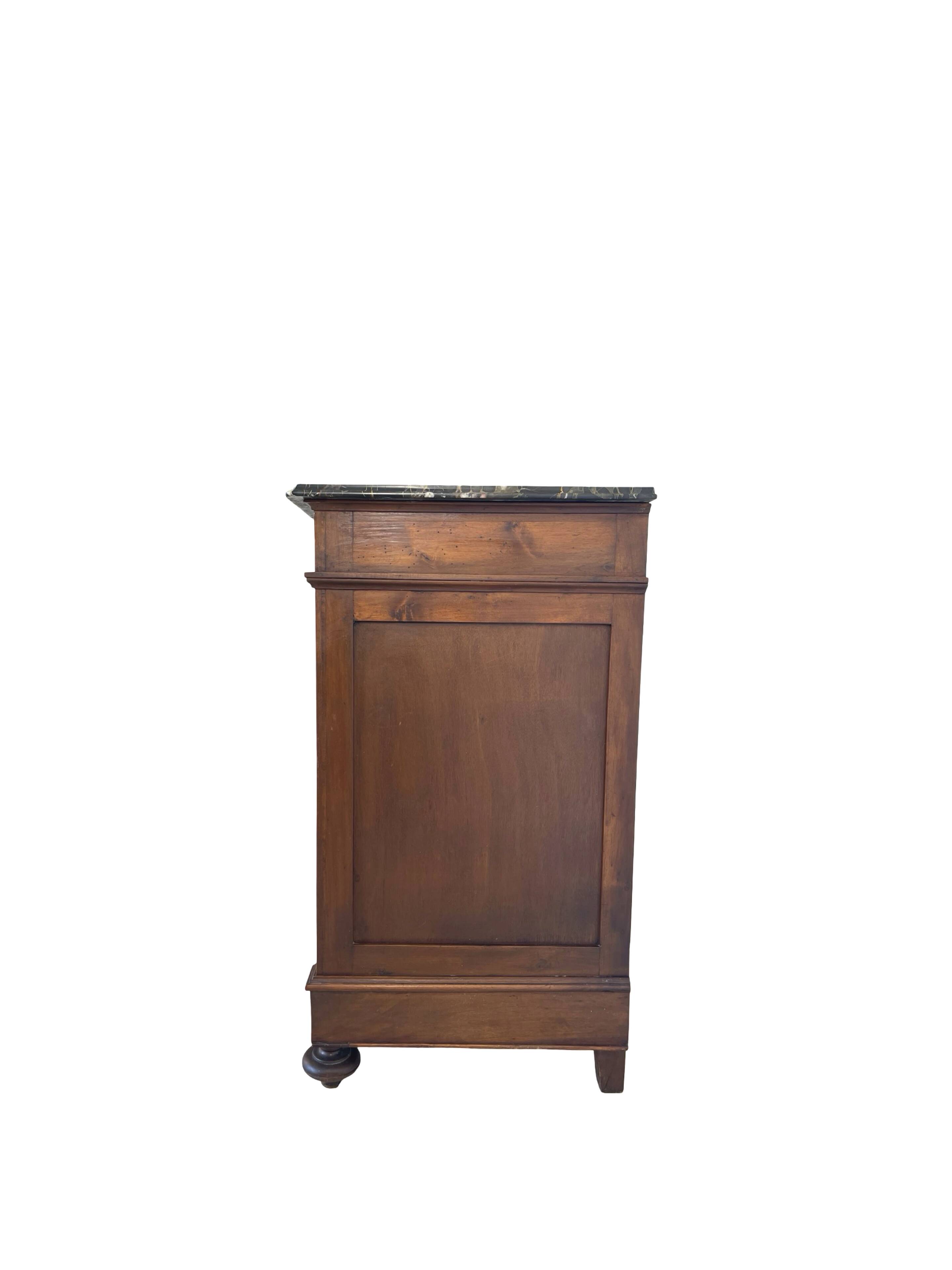 An Italian chest of drawers from the 1900s.