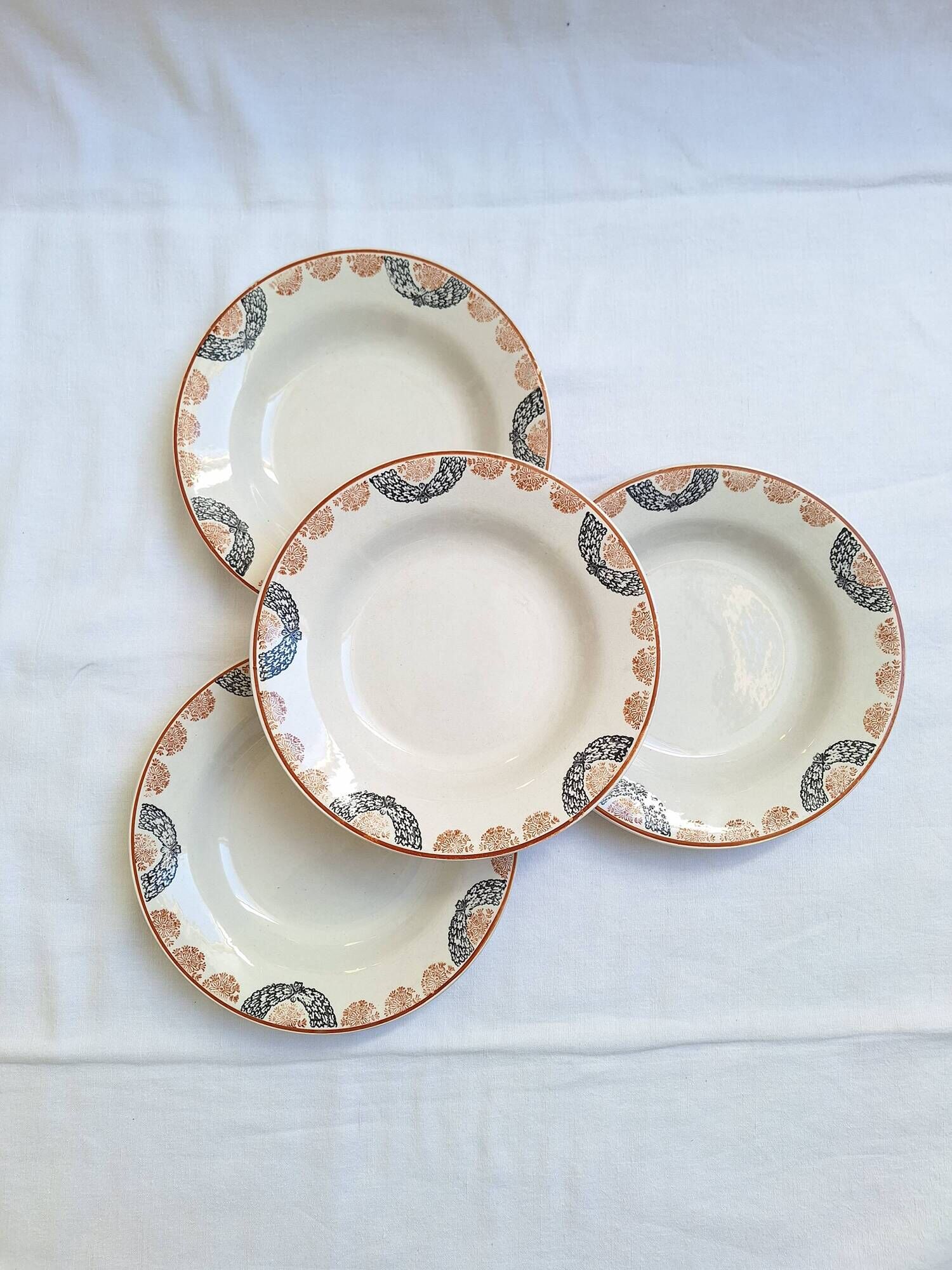 HBCM deep plates model Pauline orange and black