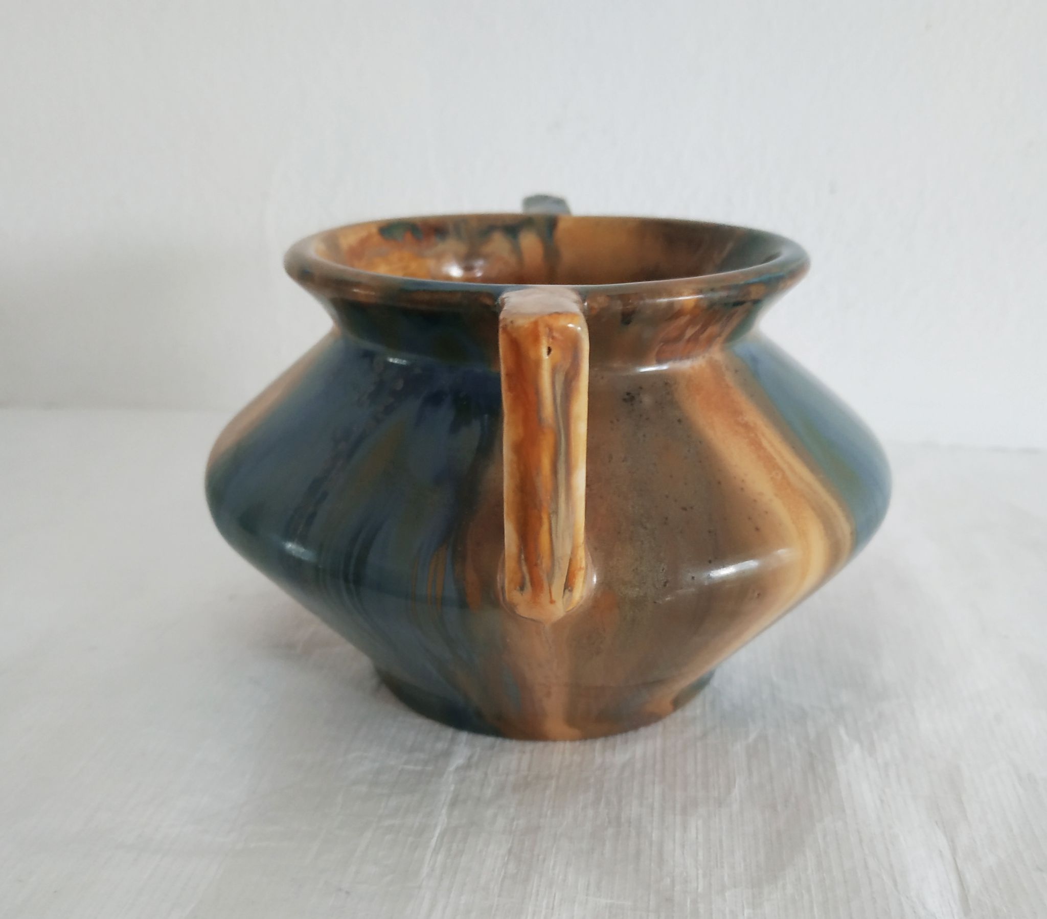 Small vintage vase pansu with two handles