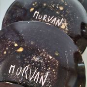 Tasses et soucoupes Morvan en céramique émaillée polychrome