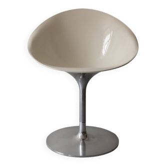 Fauteuil pivotant ero métal et coque blanche, design p. starck pour kartell