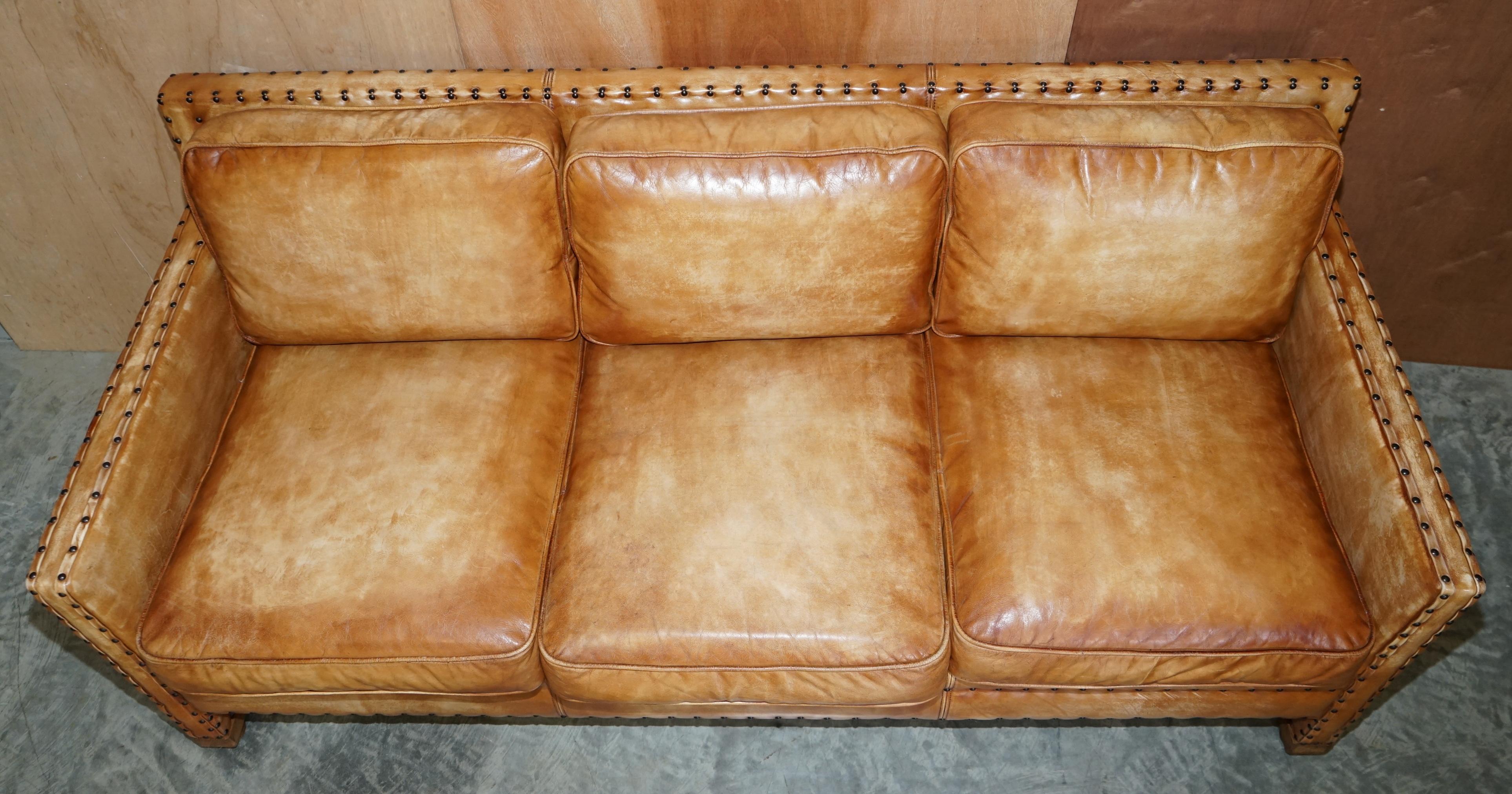 Three-seater leather canapé in Edwardian style with studs.