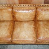 Three-seater leather canapé in Edwardian style with studs.