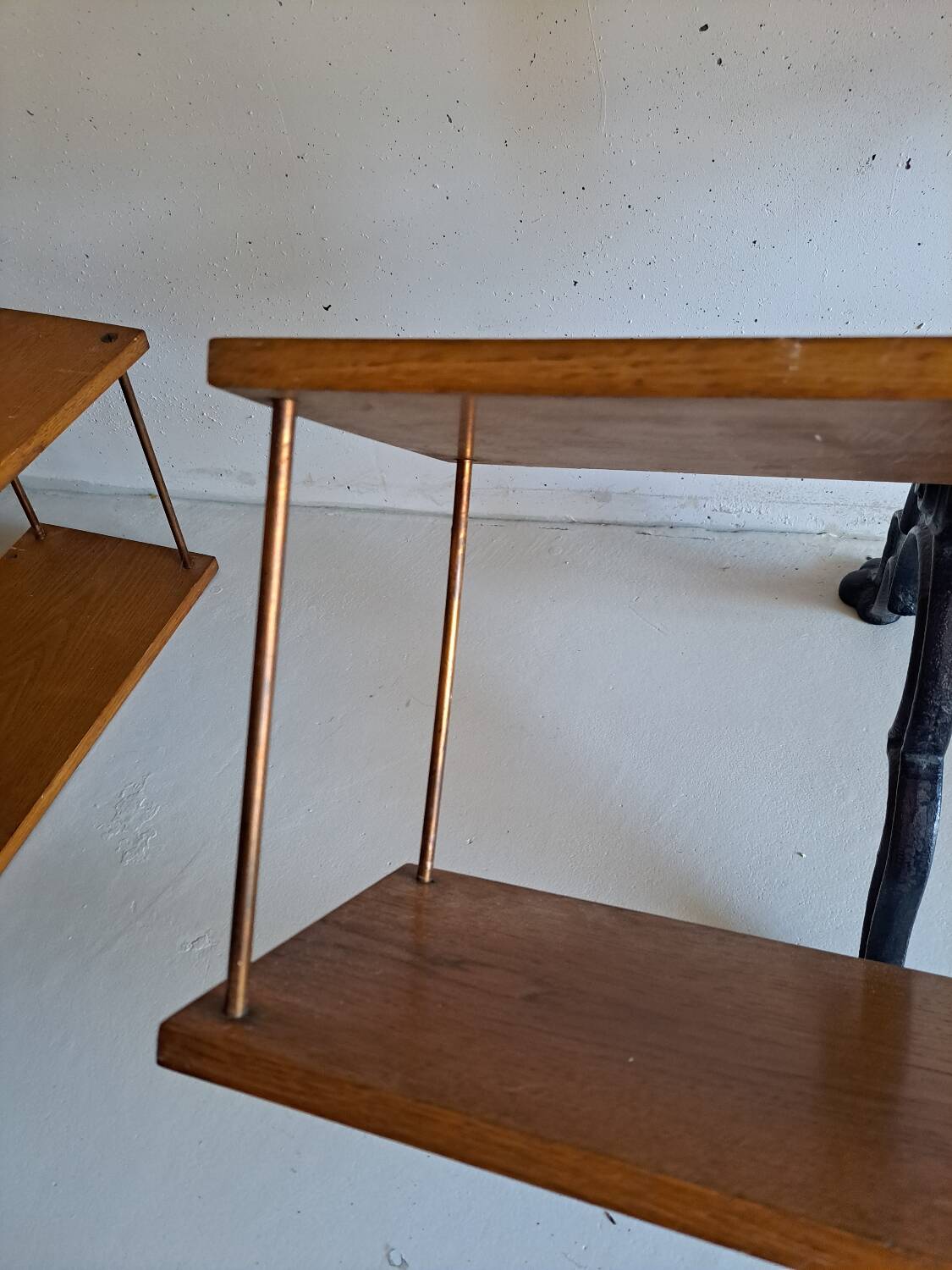Wall shelf in oak and copper from the 50s