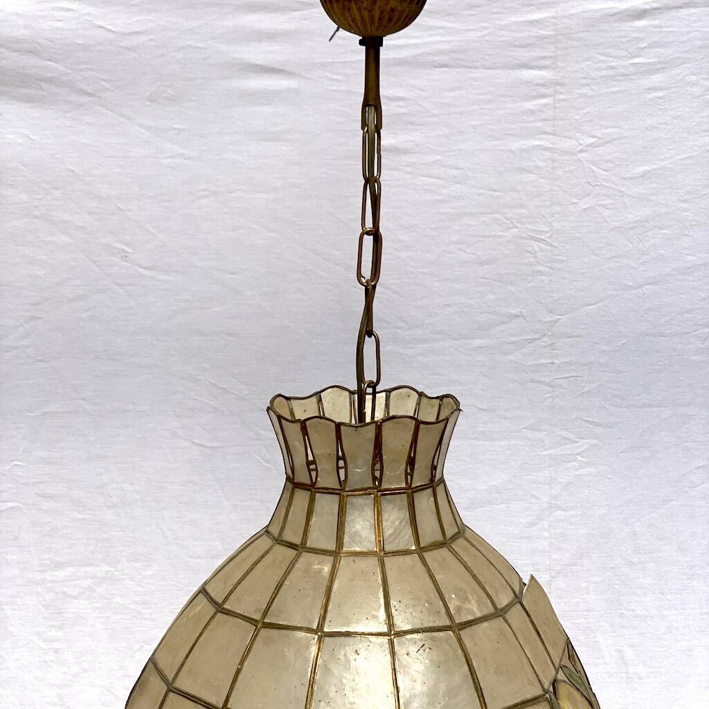 Suspension en feuille nacre et laiton vintage 1970's