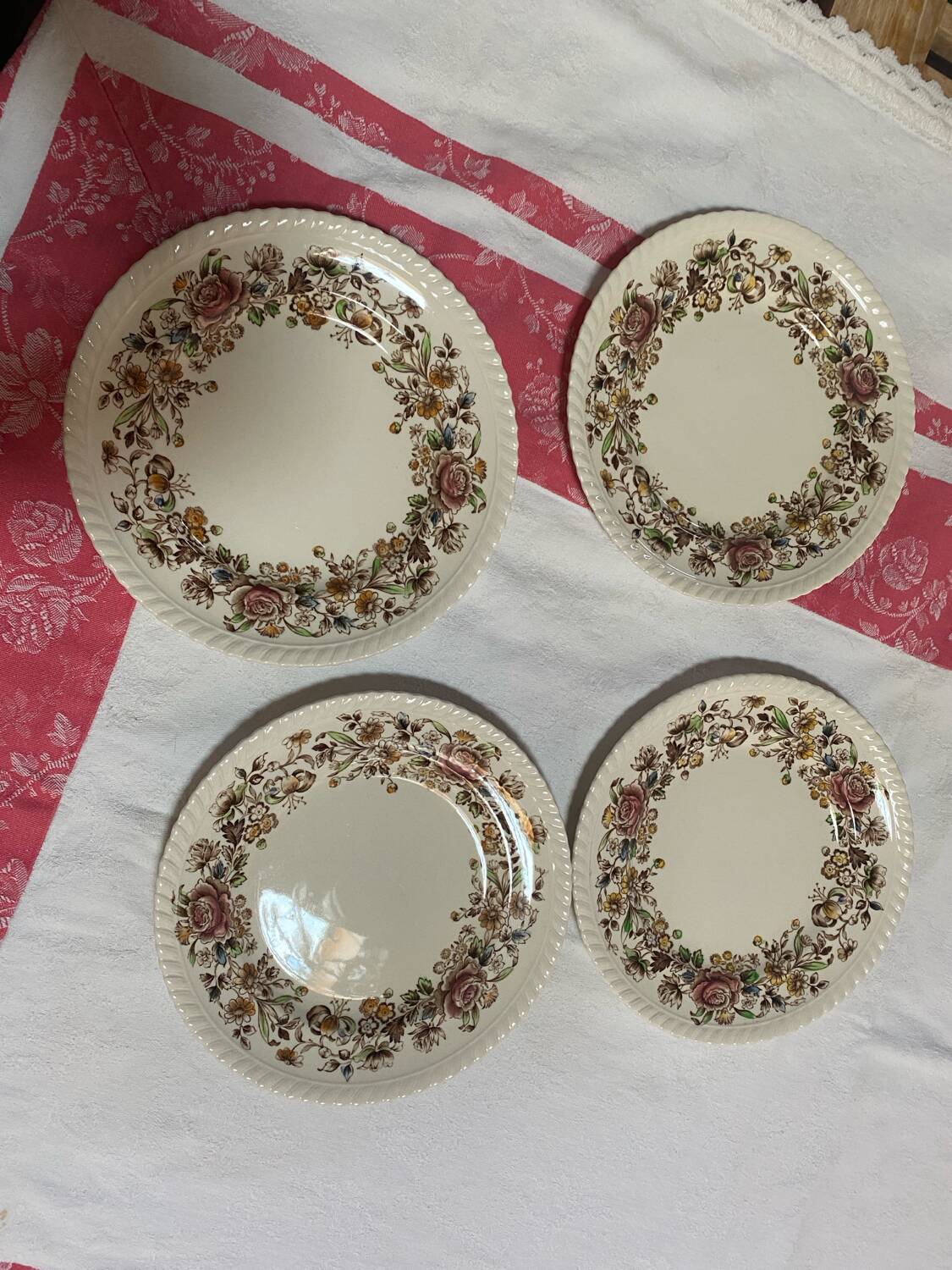 Lot de 4 assiettes à dessert Johnson Bross