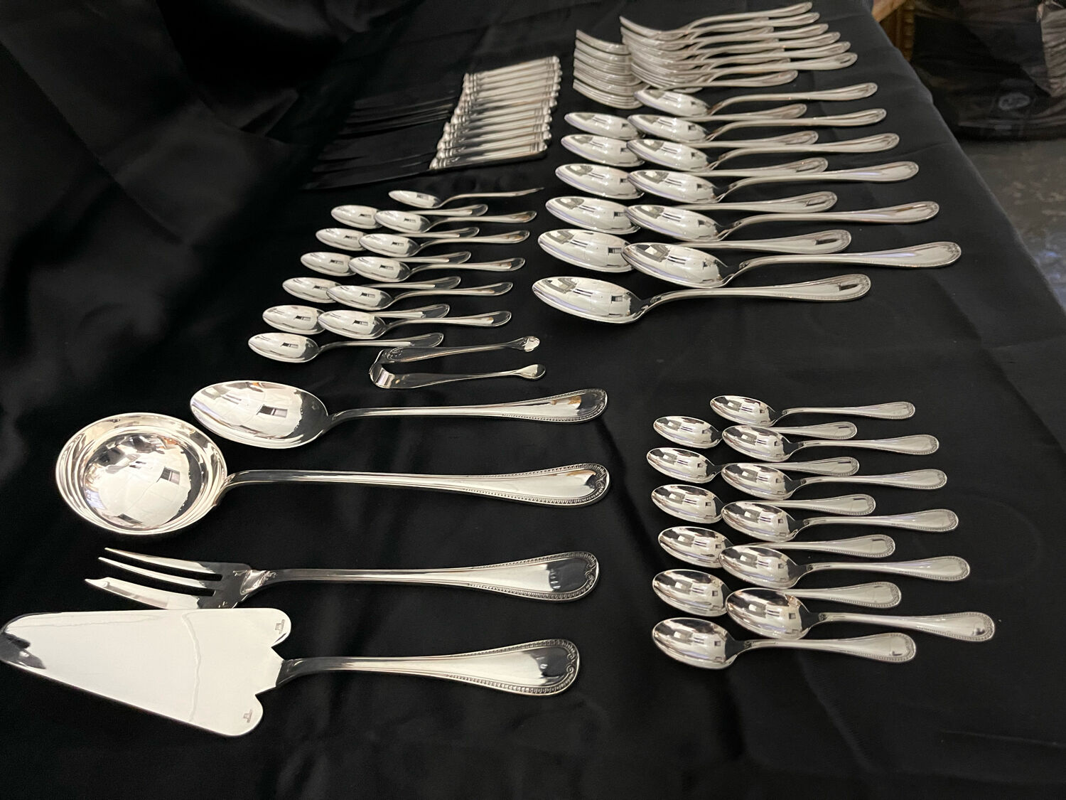Christofle malmaison housekeeper with silversmith 65 pieces condition close to new