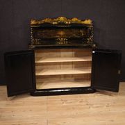 Buffet anglais laqué et peint du XIXe siècle