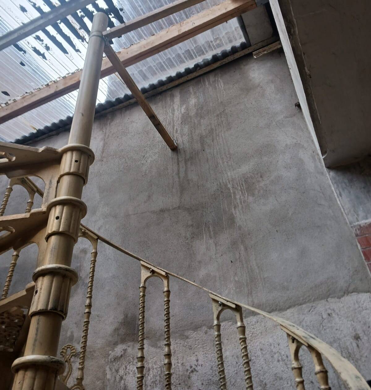 Cast iron spiral staircase 3m
