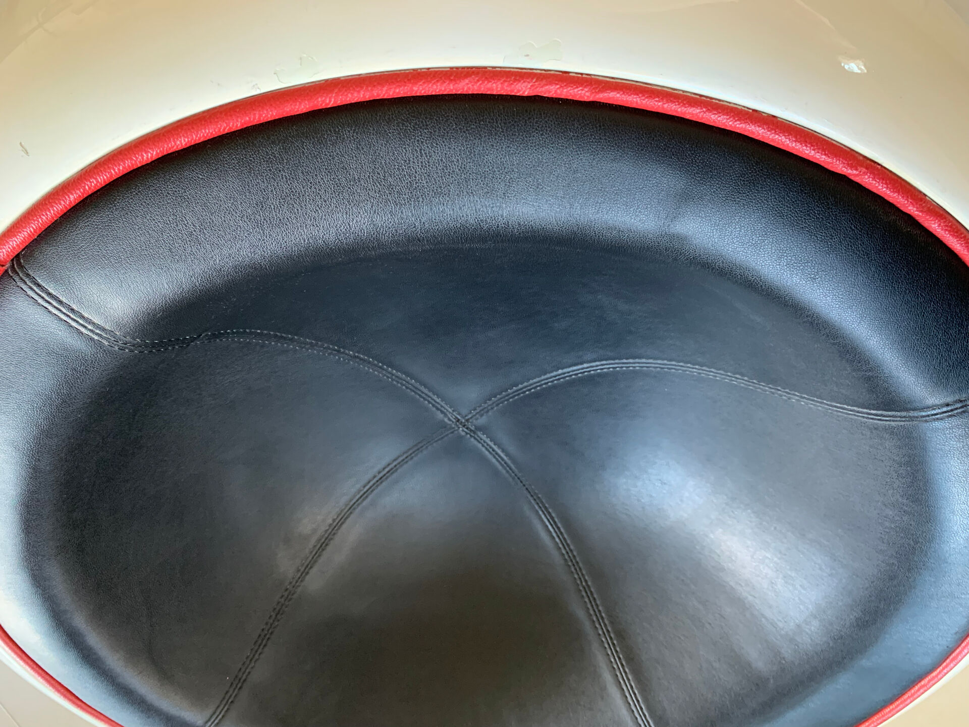 Egg Pod Ball Chair Space Age in fibreglass – 1960s/70s