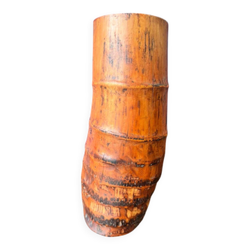 Brush pot in carved bamboo. China, Qing dynasty, 19th century.