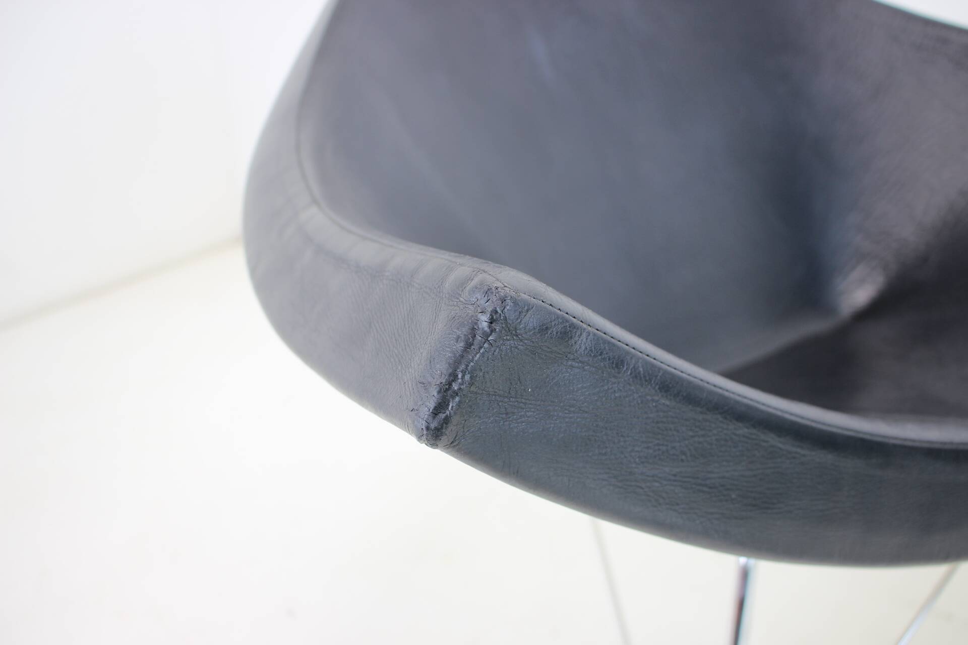 Set of Two Leather Original George Nelson Coconut Chairs, Vitra