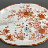 Plat en porcelaine de Chine 1900 décor floral et de personnages