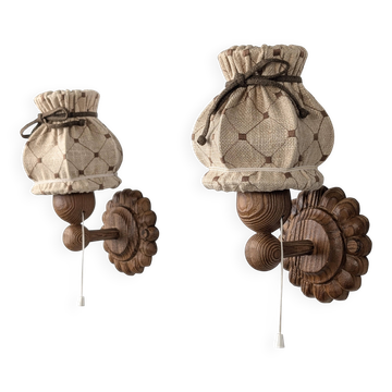 Paire de appliques murales en pin sculpté avec abat-jours en jute, design suédois, années 1970.