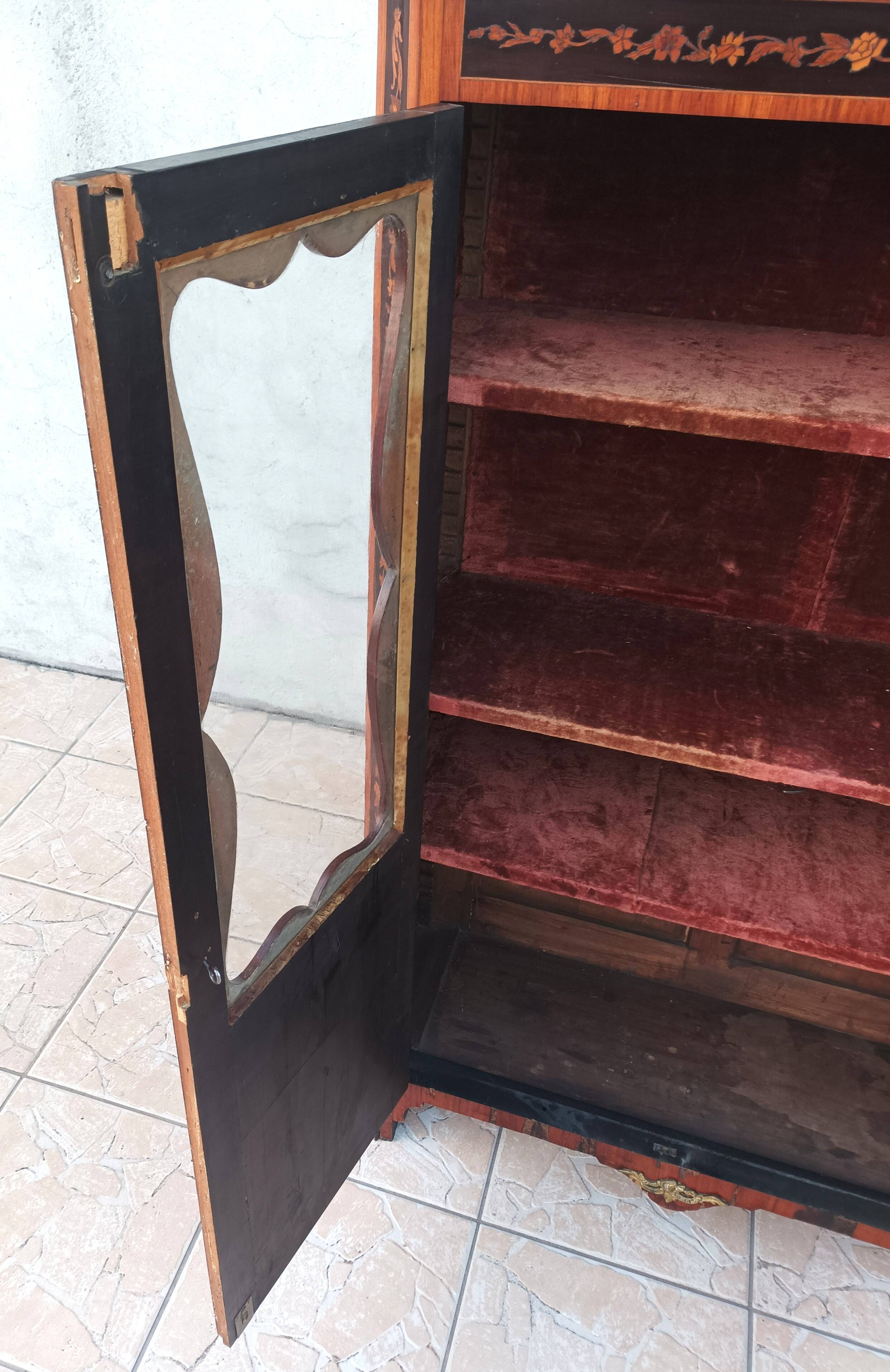 Louis XVI display cabinet in rosewood and amaranth veneer.