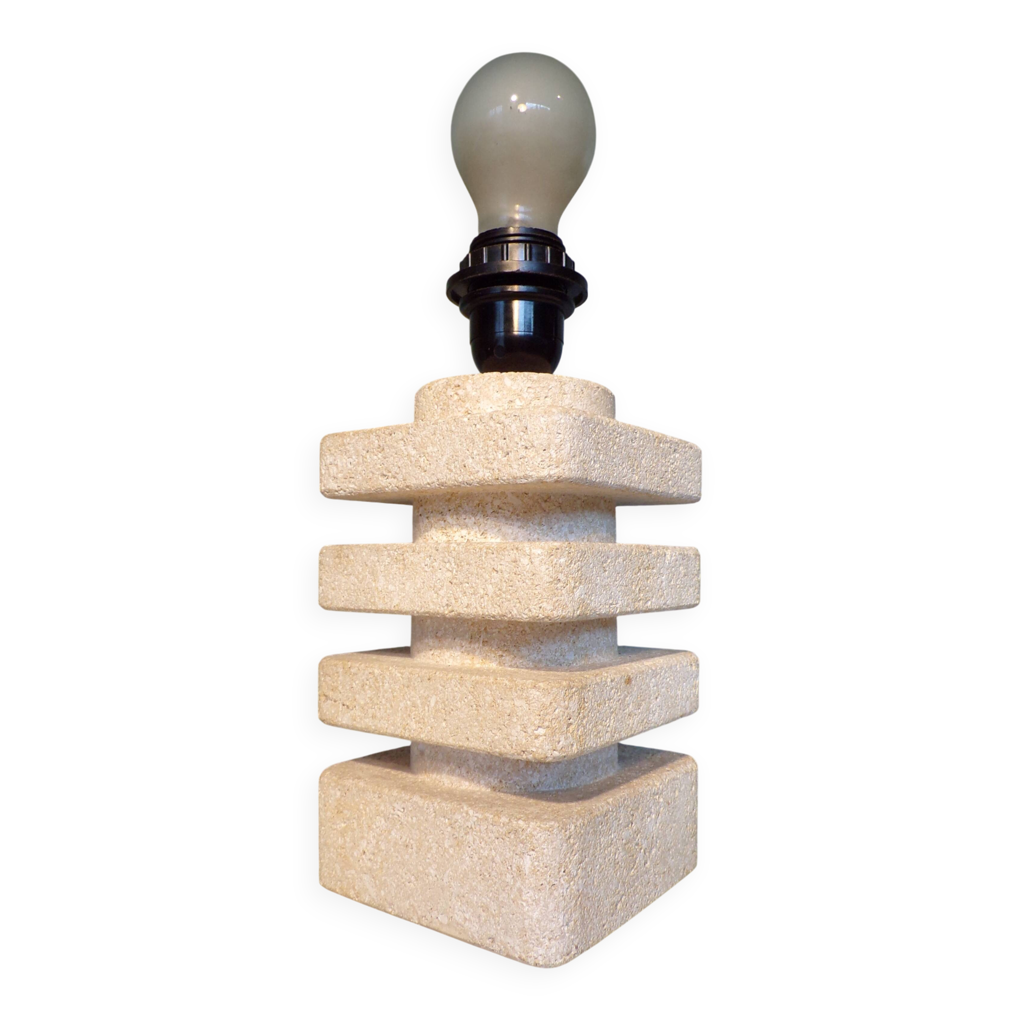 Gard stone lamp