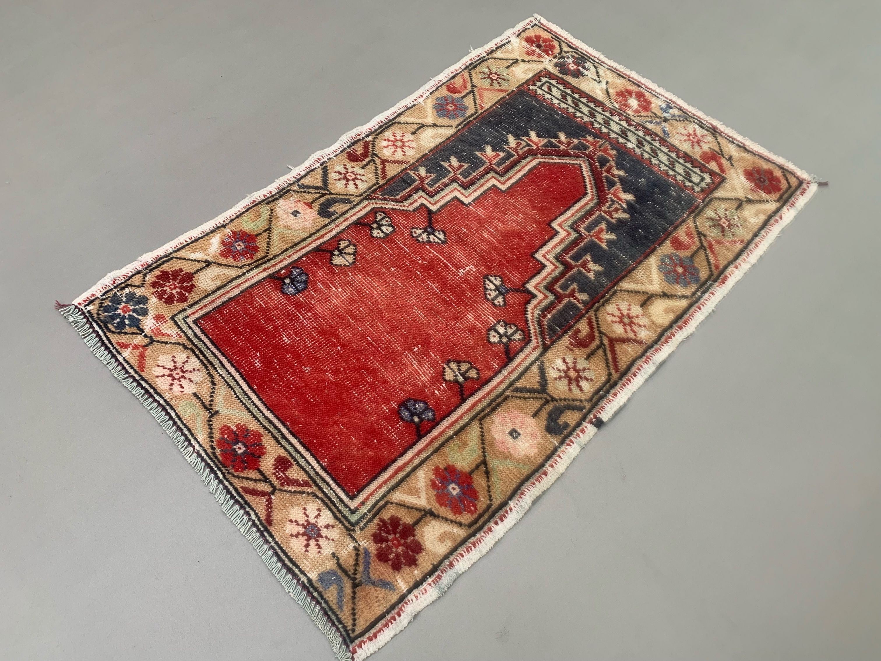 Turkish oushak rug 115x73 cm vintage carpet