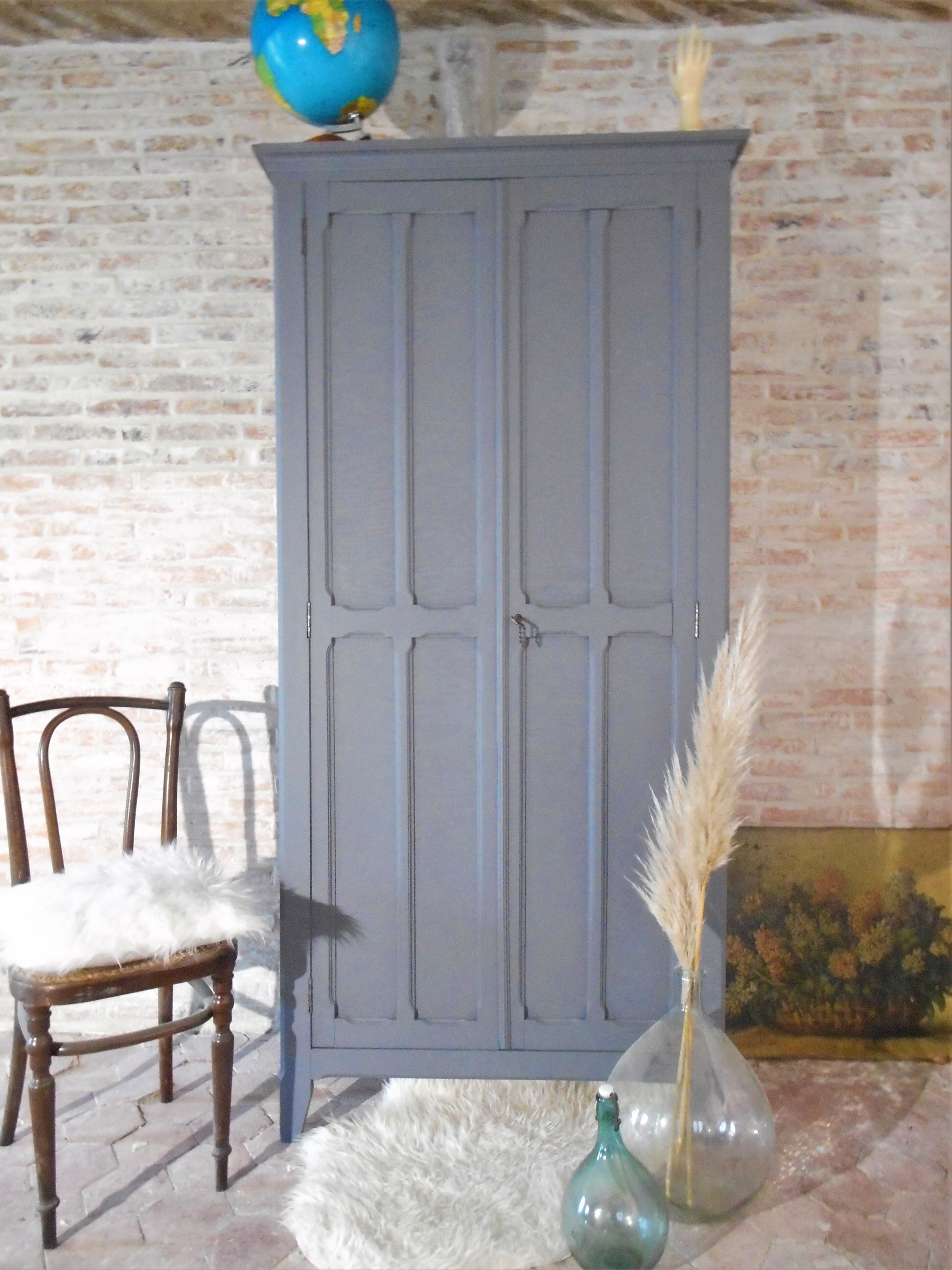 Armoire parisienne